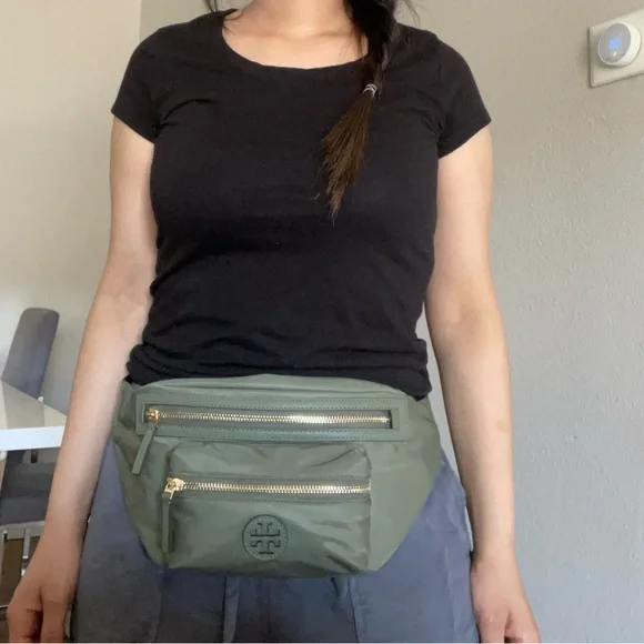 New✨authentic nylon belt bag (green) - Picture 12 of 15